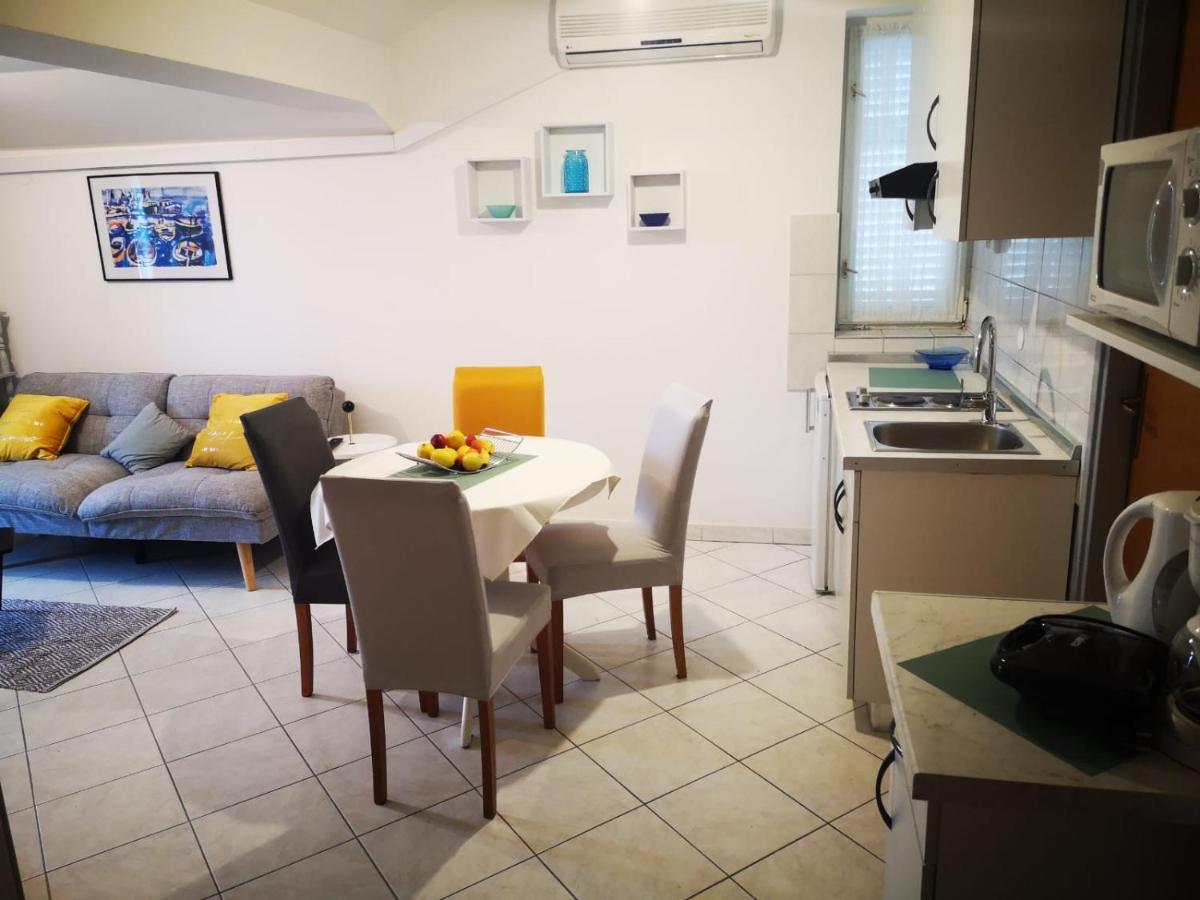 וודיצה Apartments Suri מראה חיצוני תמונה