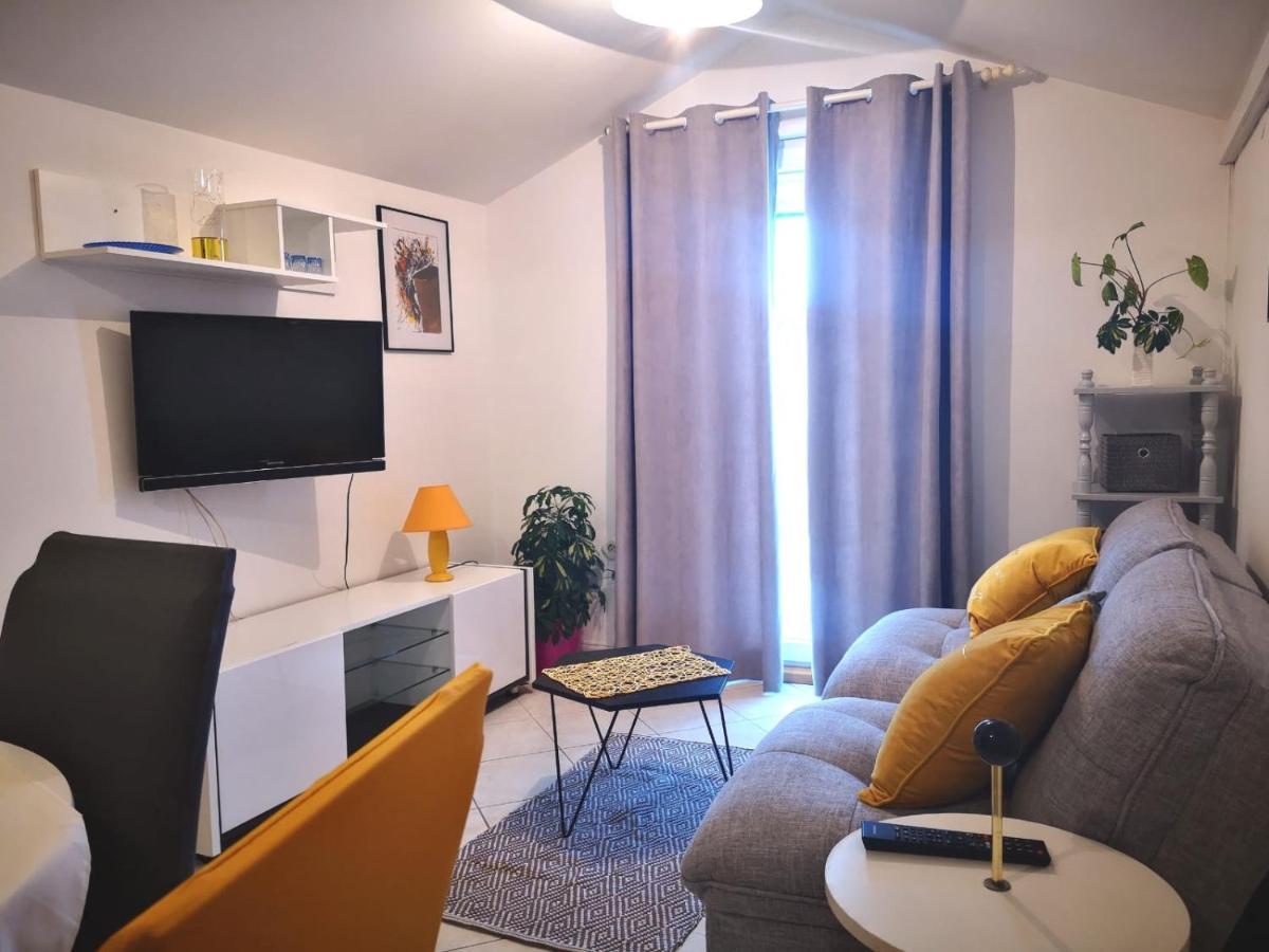 וודיצה Apartments Suri מראה חיצוני תמונה
