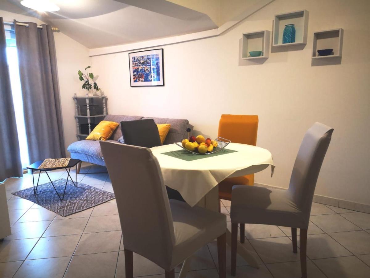 וודיצה Apartments Suri מראה חיצוני תמונה
