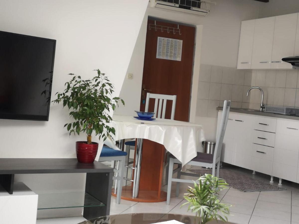וודיצה Apartments Suri מראה חיצוני תמונה